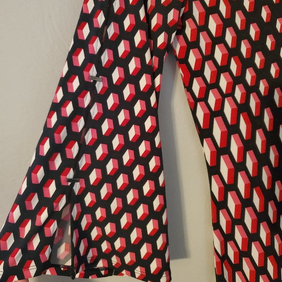 NWT WHBW Black w/ Red and Pink 3D Design Dress w/ Split Bell Sleeve Size XS - Picture 4 of 12